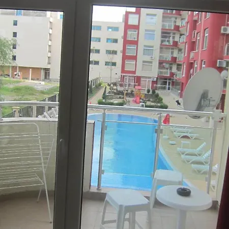 Global Ville Apartcomplex * ساني بيتش