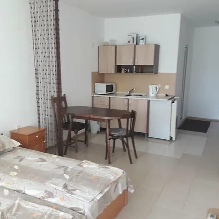 Global Ville Apartcomplex ساني بيتش